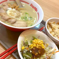 Snapdishの料理写真:特製ラーメンセット♫  デラ高くなったなあ〜〜😫😫😫💦💦（笑）|Yoshihiro Andoさん