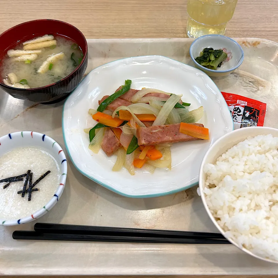 寮の朝ごはん😋|すかラインさん