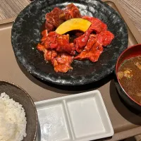 Snapdishの料理写真:たけ家はなれさんで焼肉ランチ（たけ家3種盛りセット）| Morito Kamiyaさん