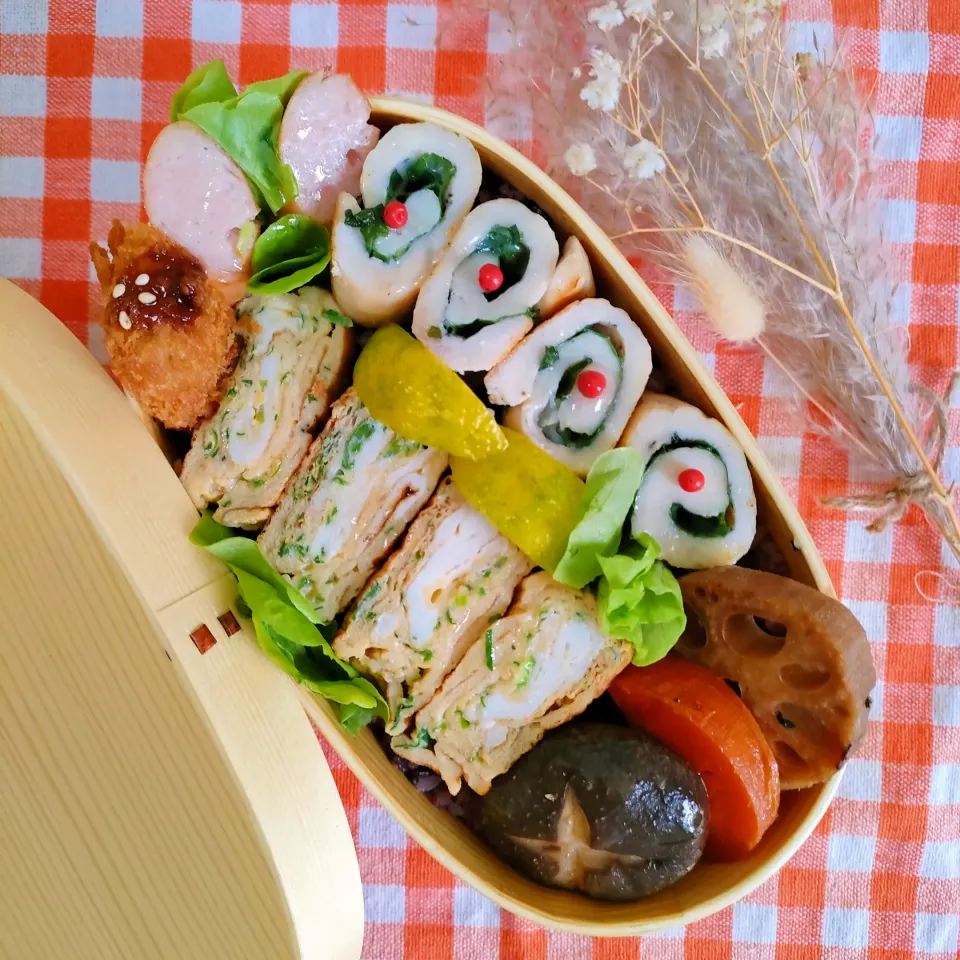 今日のわっぱご飯

ササミのしそ巻き弁当
　ササミのチーズしそ巻き
　だし巻き玉子
　秋野菜の煮物

美味しくできました✨|ふかふかごはんさん