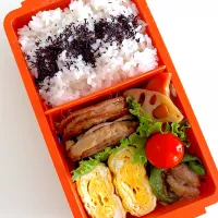 鍋で余った鶏団子のタネを挟んだ、蓮根のはさみ照り焼き弁当！|ikumonさん