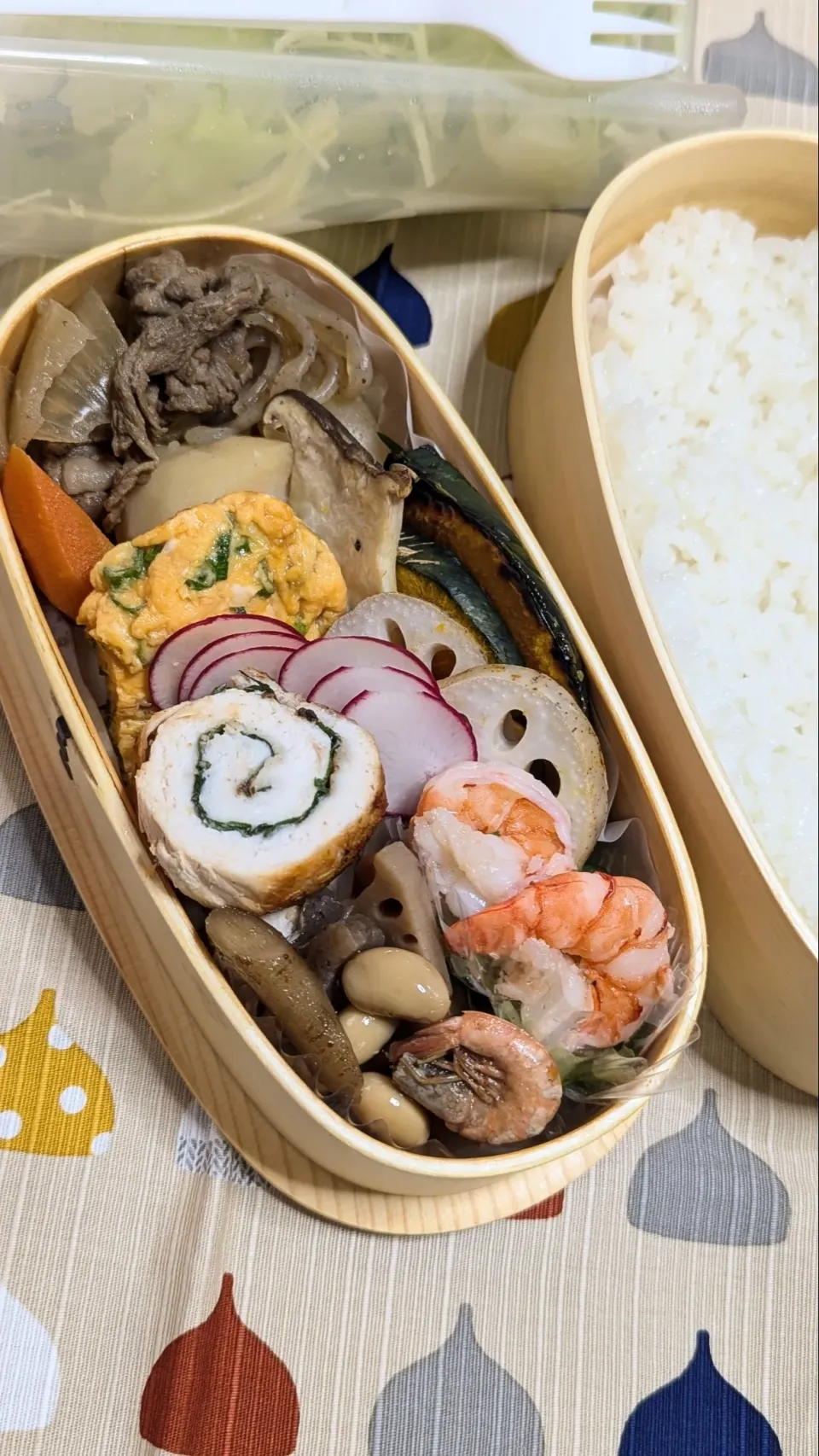 本日のお弁当〜肉じゃがとロールチキン弁当|f.1125beさん