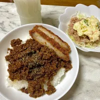 キーマカレー🍛 with とんかつ|Kojiさん