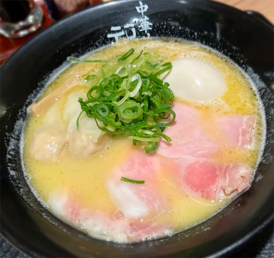 鶏白湯らーめん 贅の盛り🍜 極上中華そば 福味(ふくみ) 東京駅KITTE店|toshi,I🍴さん