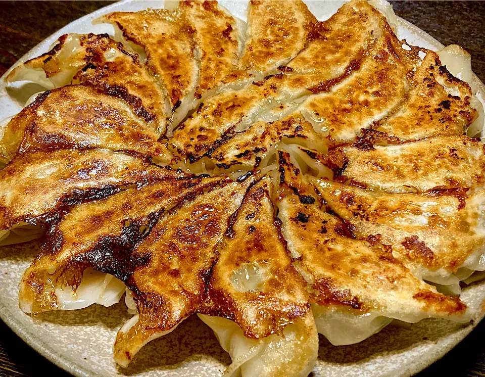 気まぐれ投稿  ニンニクたっぷり  「焼き餃子」|mottomoさん