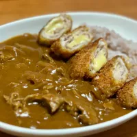 ビーフカレーにチーズトンカツのっけてみた♡|ふくすけ食堂さん