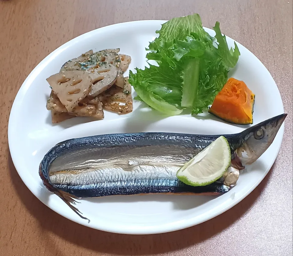 レンコンのきんぴら、フリルレタスとかぼちゃ、秋刀魚の開き|ナナさん