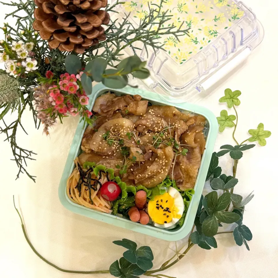 11/15❤︎主人の豚バラ焼肉丼弁当🌱

＊ 豚バラ焼肉丼
＊茹でたまご
＊たらこパスタ
＊ ポークビッツ
＊ほうれん草の胡麻和え|Makinsさん