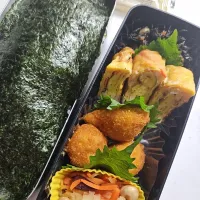 ☆高校生弁当☆もち麦入り海苔オカカごはん、ひじき煮物、カニカマ卵焼き、カツ、切干大根、通りもん| ｼｮｺﾗさん