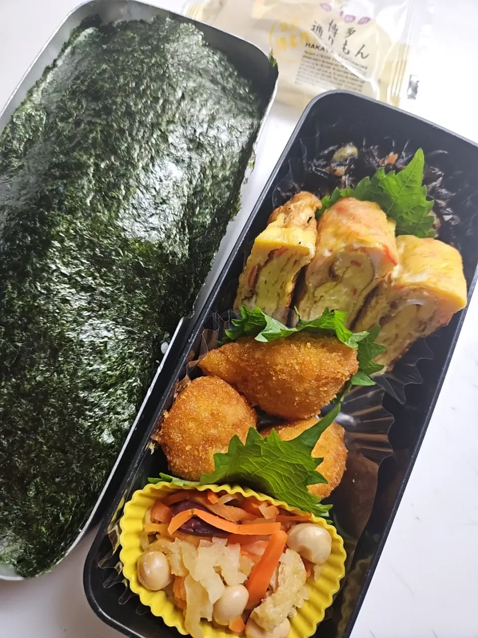 ☆高校生弁当☆もち麦入り海苔オカカごはん、ひじき煮物、カニカマ卵焼き、カツ、切干大根、通りもん|ｼｮｺﾗさん