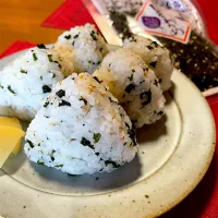 しそわかめのおにぎり🍙|おかちさん