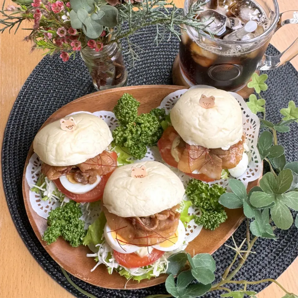 11/15❤︎豚バラ焼肉たまごサンド🥪🌱
お弁当の残り物で…

＊ 国産小麦の白パン
＊ 豚バラ焼き肉
＊ よあきなたまご
＊ フリルレタス ＊キャベツ＊トマト|Makinsさん