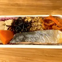 高野豆腐　シャケ弁当|くままさん