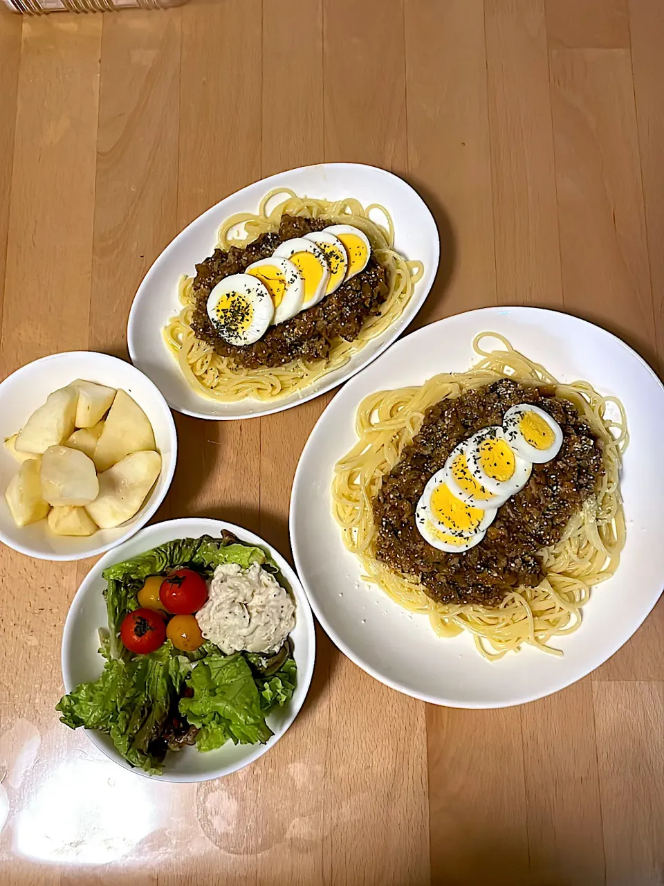 ミートソースパスタ　サラダ　ラフランス|そのみさん