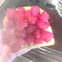 raspberry almond butter keto toast| Mama Jojoさん