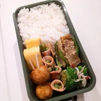 豚バラとピーマンの甘辛炒め弁当🌷|きゅーさん