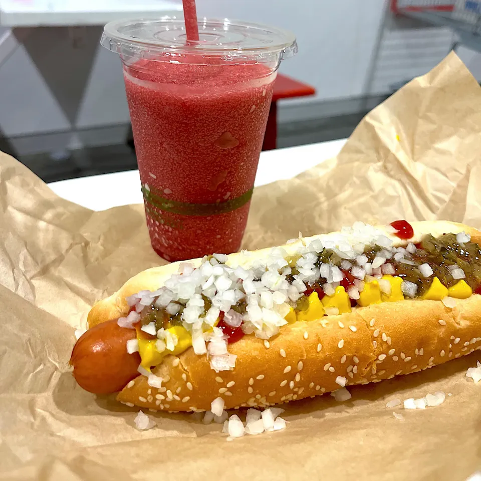 Hotdog and strawberries smoothie|skyblueさん