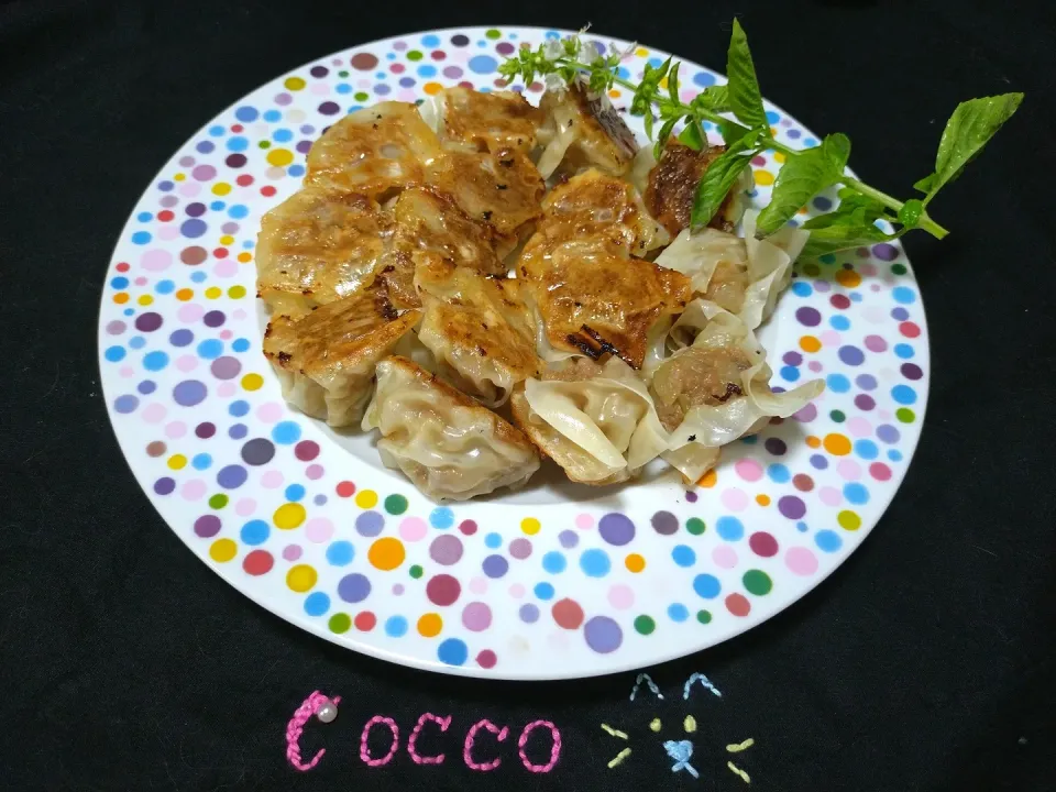 底がカリッとした焼きシュウマイ✨|cocco+さん