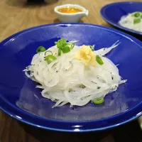 白魚のお刺身 黄身醤油|古尾谷りかこさん