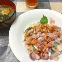 '24.11/16
本日の晩ご飯😋
鯵の叩きのっけご飯🐱| micoさん