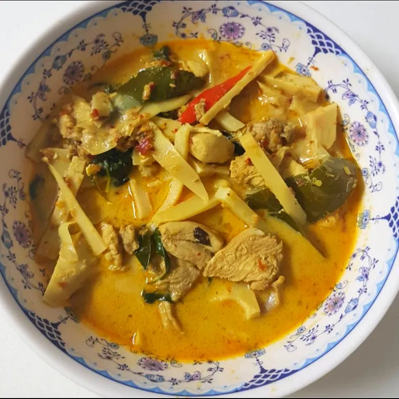 Chicken & bamboo shoots Thai curry|patlovestocookさん