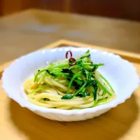 森のごはん屋さんさんの料理 森の豆苗ペペロンチーノ

ワンパンでできちゃう❤

栄養価が高いスーパーフードの豆苗のペペロンチーノ🫛

豆苗は栄養バランスに優れ、これひと皿で成人女性が1日に必要なビタミンACE・ビタミンK・葉酸がとれちゃうという体に嬉しい食材✨

レシピ公開中です🌳

性別や年代問わず「おいしい😋」と言ってもらえるので是非お試しください✨

|森のごはん屋さんさん