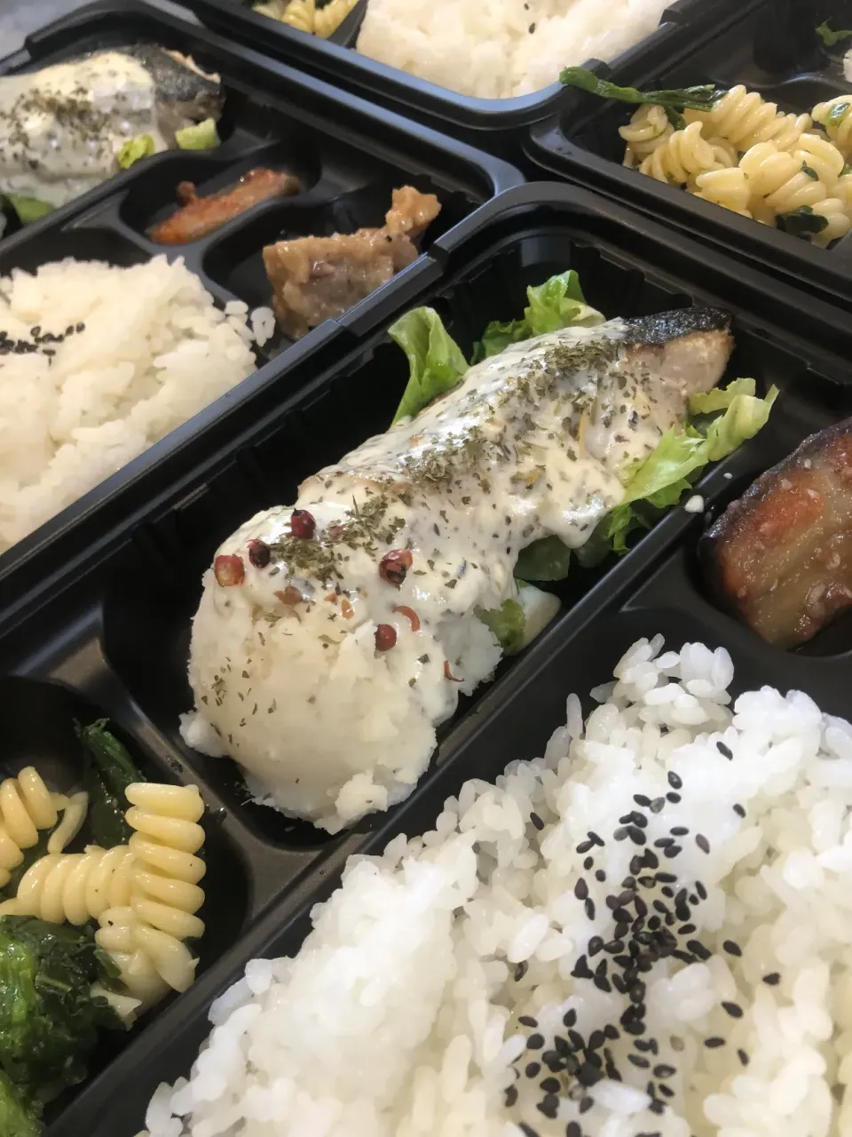 白身魚のハーブクリームソース弁当|沖縄「ピロピロ」ライフさん