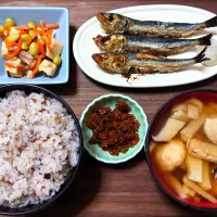 今日の朝ごはんは家で、十六穀ごはんにめざし、高野豆腐、エリンギと油揚げのつみれ汁、弁慶のほろほろ漬。|Mars＠釜飯作り研究中さん