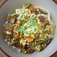 鶏レバ豆腐の煮込みうどん| すくらんぶるえっぐさん