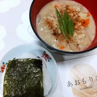 ☆今日のお昼ご飯☆  青天の霹靂おむすび     粕汁|hamamaさん