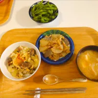 今日の夕食　いわし缶の卵とじ丼、大根とこんにゃくの煮物、高野豆腐と玉ねぎの味噌汁|pinknari🐰🌈さん