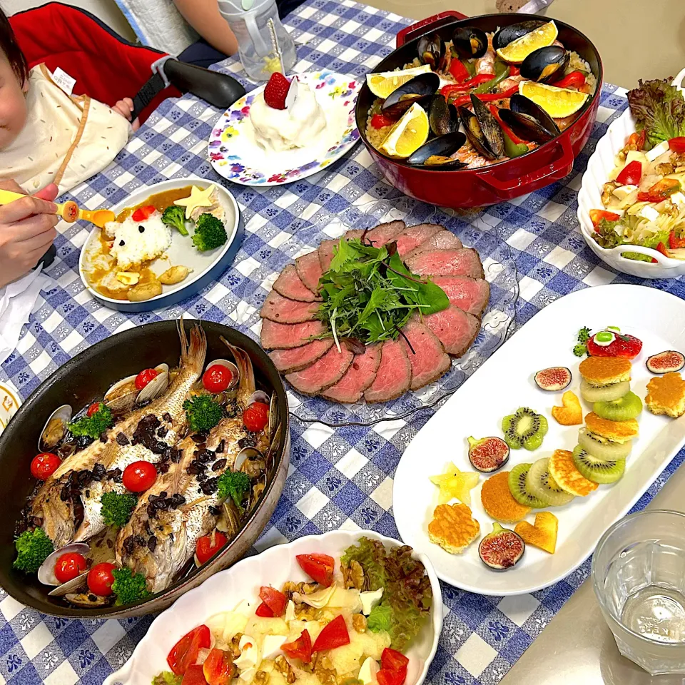 アクアパッツァ、ローストビーフ，パエリア，コールラビとりんごのサラダ、　　　　　　お誕生日はらぺこあおむしプレート、　　　　　　　　　アンパンマンカレープレート|kekekeさん