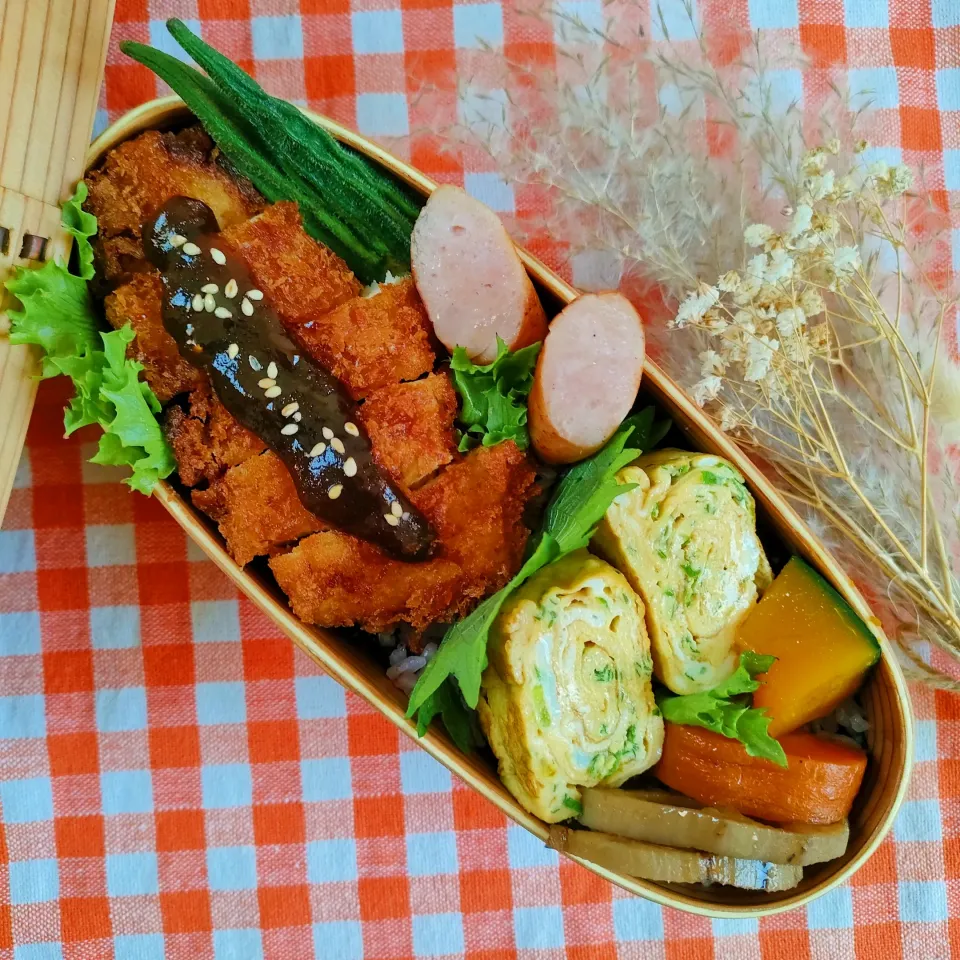 今日のわっぱご飯

ささみカツ弁当
　鶏ササミのカツ
　だし巻き玉子
　季節野菜の煮物

美味しくできました✨|ふかふかごはんさん