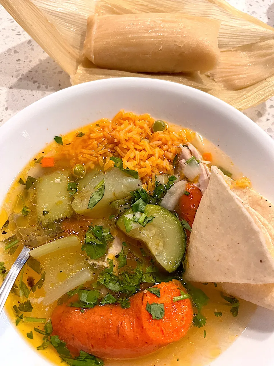 🍲🥕🥒Mexican chicken & veg soup, Spanish rice, corn tortillas, salsa, and corn tamales🌽🫔|🌺IAnneさん