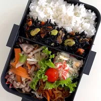 ひじきご飯と肉野菜炒め弁当！|ikumonさん