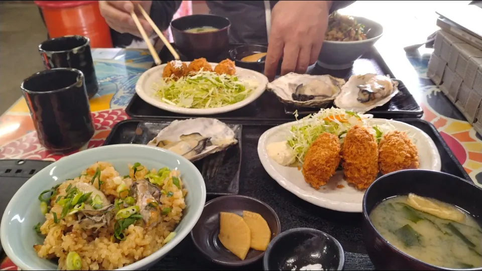 かき小屋小江戸の焼き牡蠣定食B|よっちびやばんぶーさん