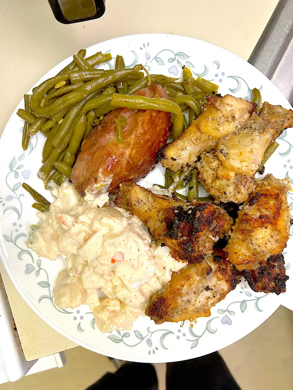 Chicken with green beans with turkey meat inside with potato salad|Kareem Boogieさん