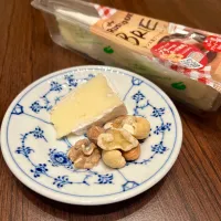 ブリーチーズ🧀とナッツ🥜|かつおさん