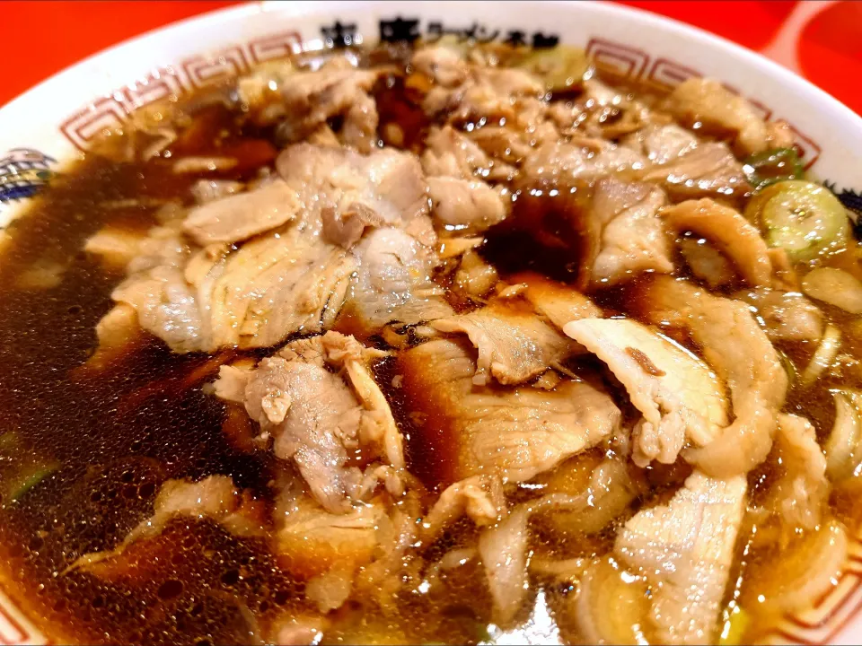 【秋田の本店は1969年創業】 
末廣ラーメン本舗 高田馬場分店 
中華そば 並 (950円) 
＋卓上葱 (食べ放題、無料) 
＠高田馬場4分
24283 (305,845)|大脇さん