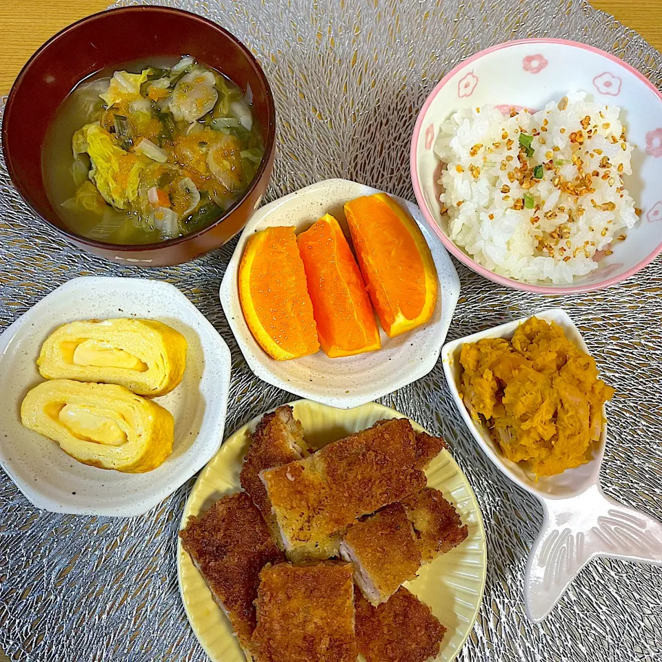 4歳児の晩ご飯　　　　　　　　　　　　　　一緒にトンカツを作るのは初めてですが、楽しそうでした〜|Kahoさん