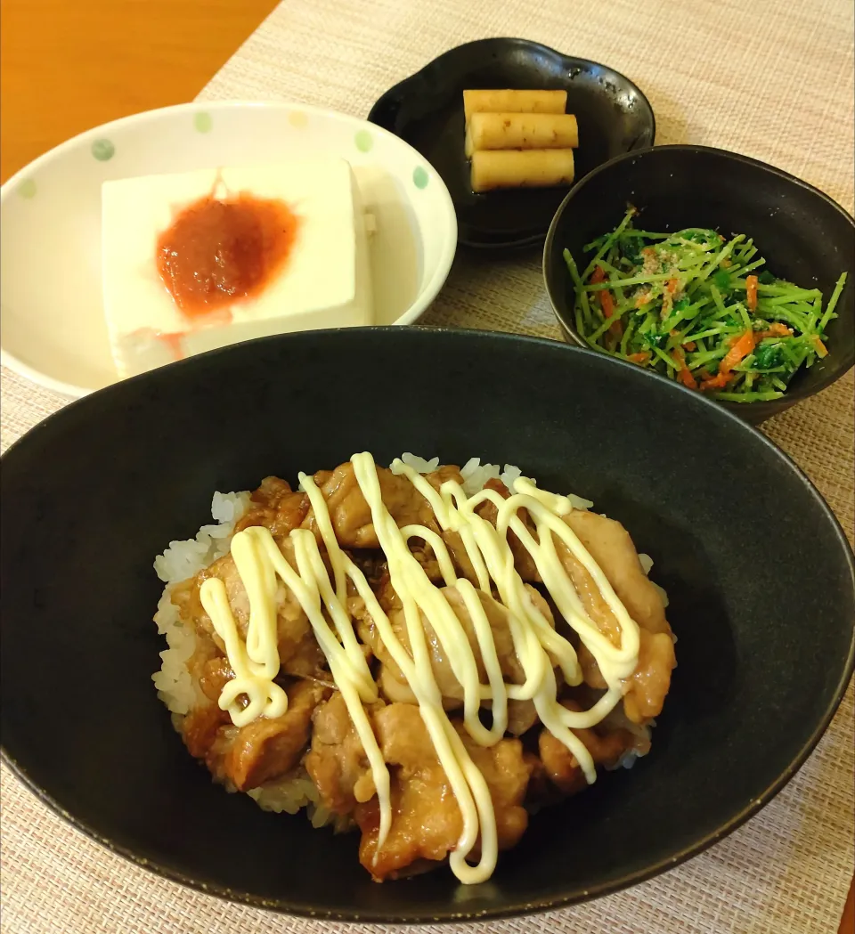 ☆鶏もも肉照り焼き丼　☆冷奴　☆豆苗ごま和え　☆ゴボウ醤油漬け|chikakoさん