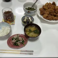 晩御飯☆いわしの甘辛煮☆ほうれん草とベーコンのソテー☆唐揚げ☆大根の葉っぱと雑魚のふりかけ☆みそ汁（白菜・しめじ・ほうれん草）|Saharaさん