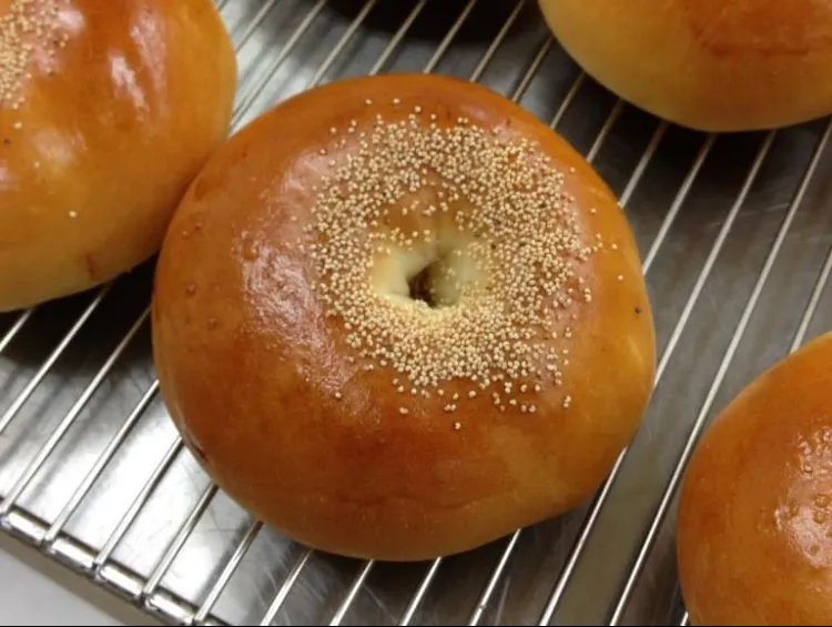 明日のパン💦
「粒アンパン」ミルクを添えて朝ごはん
アンパンに空洞が出やすい方は
ヘソを付けるのが オススメです(^^)|ばくあんしゃさん