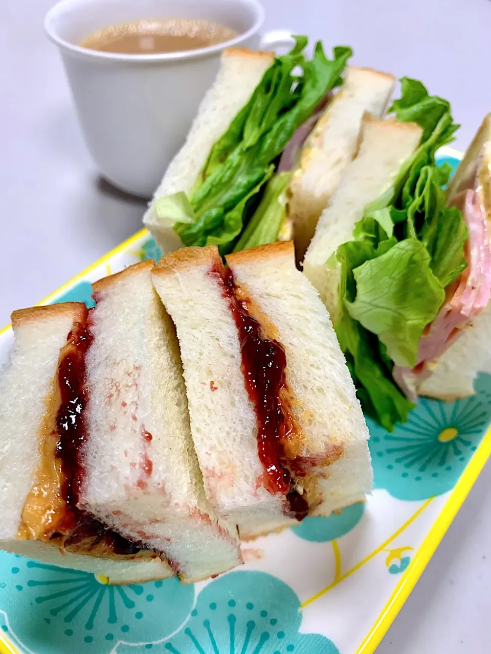 Creamy and Crunchy, PB&J Sandwich|gonbenさん