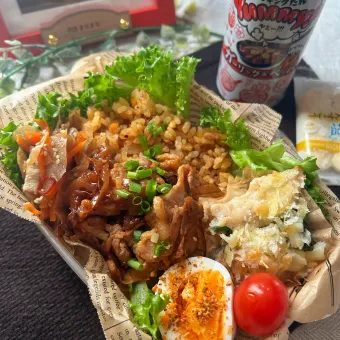 Snapdishの人気料理写真:【Yummy!SQUAD】ピリ辛ツナチャーハン焼き肉盛りYummy!弁当