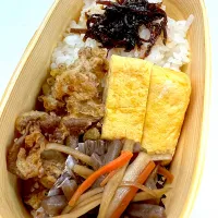 息子の弁当の余り物詰め込み弁当|あささん