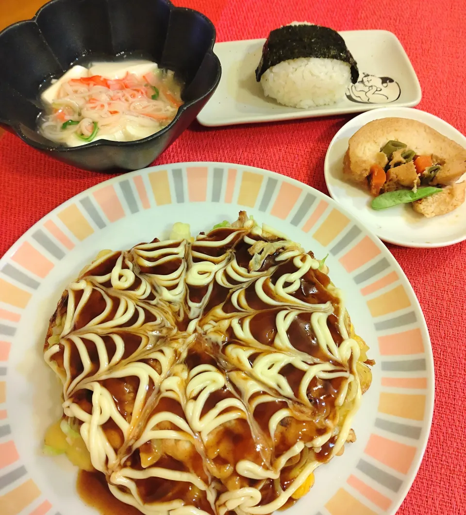 ☆モダン焼き　☆あんかけ豆腐　☆鶏もも肉ロール　☆おにぎり🍙|chikakoさん