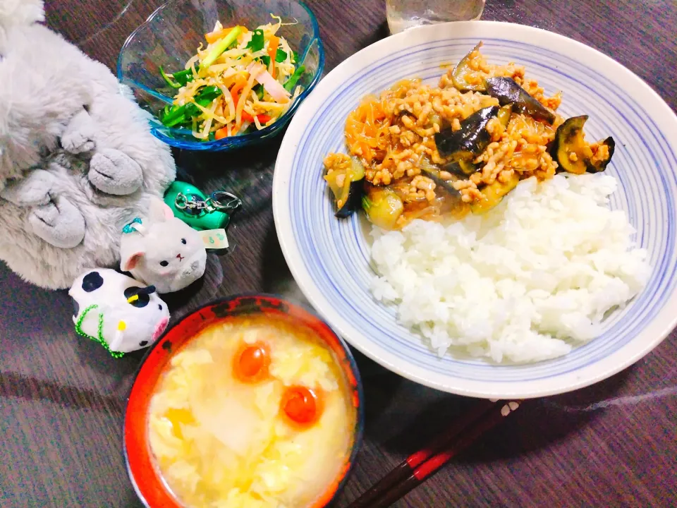 麻婆茄子春雨丼、トマトと卵のワンタンスープ、もやしの中華サラダ|サトリさん