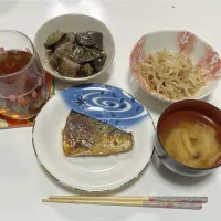 晩御飯☆塩鯖☆もやしの酢の物☆揚げなすの煮浸し☆みそ汁（キャベツ・玉葱・しめじ）|Saharaさん