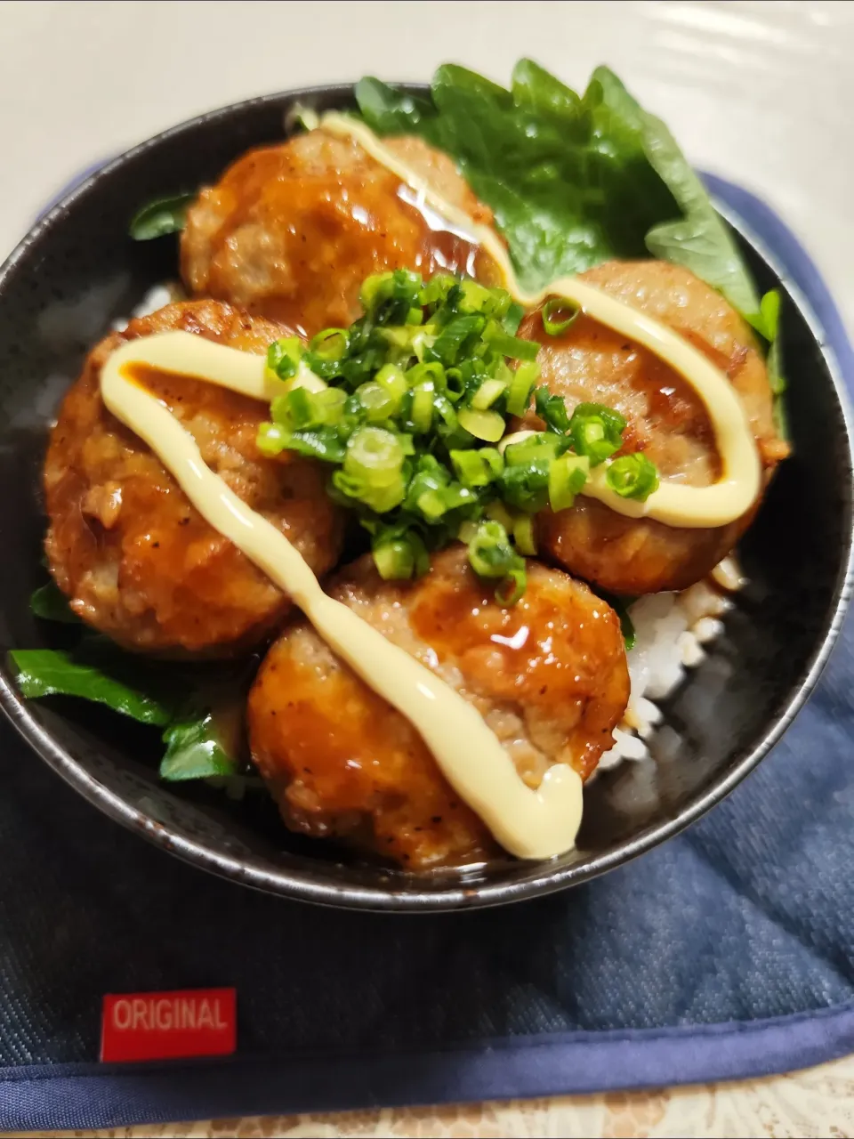 生協のミニハンバーグ使って！yummy！丼😋|m.rafuさん